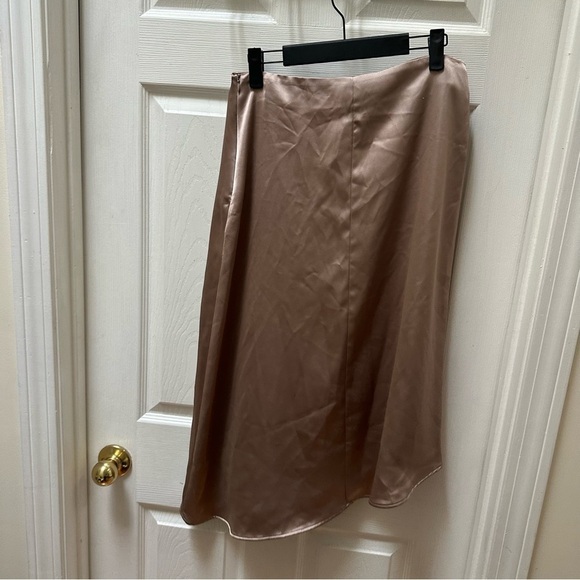 NEW Zara A-LINE SILHOUETTE SATIN EFFECT SKIRT tan cream - Picture 6 of 9